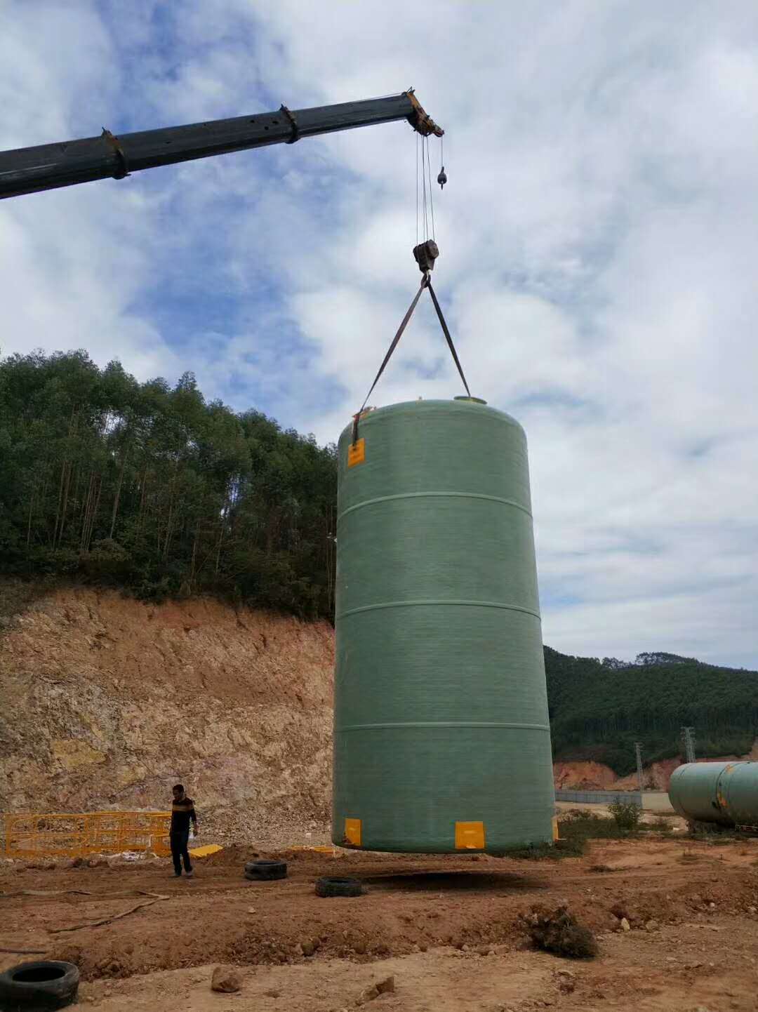 玻璃钢储罐厂家解析有品质才有市场及打造竞争优势